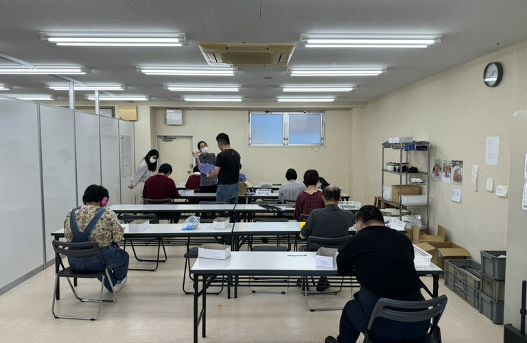 ちゃれんじどです、お久しぶりです！シール貼り | 名古屋市で就労継続支援B型なら就労継続支援B型事業所 ちゃれんじど